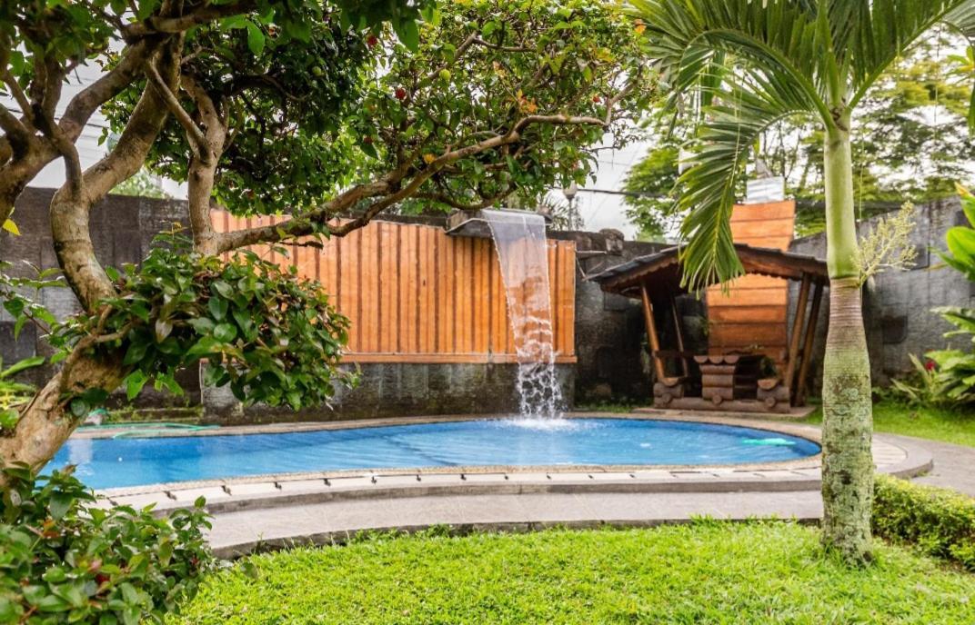 Villa Anjung Balak Cisarua Luaran gambar